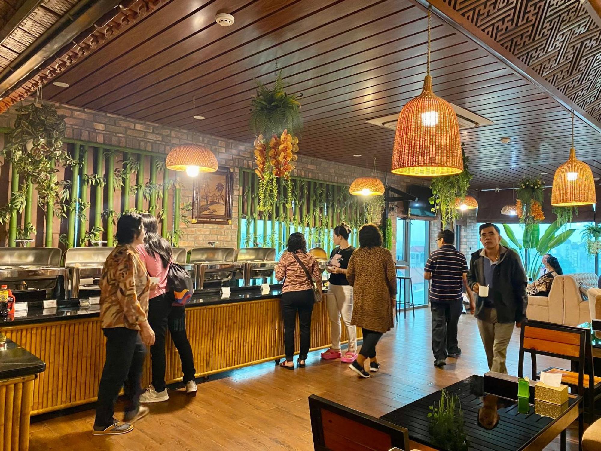 Kawasaki Noi Bai Airport Hotel Esterno foto